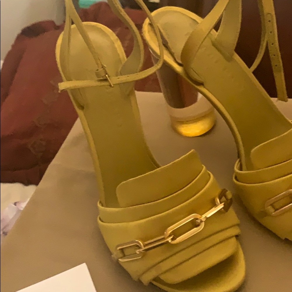 Beautiful Burberry heels worn once